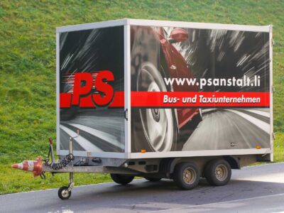 Anhänger gross - PS Busreisen Liechtenstein - Philipp Schädler Anstalt