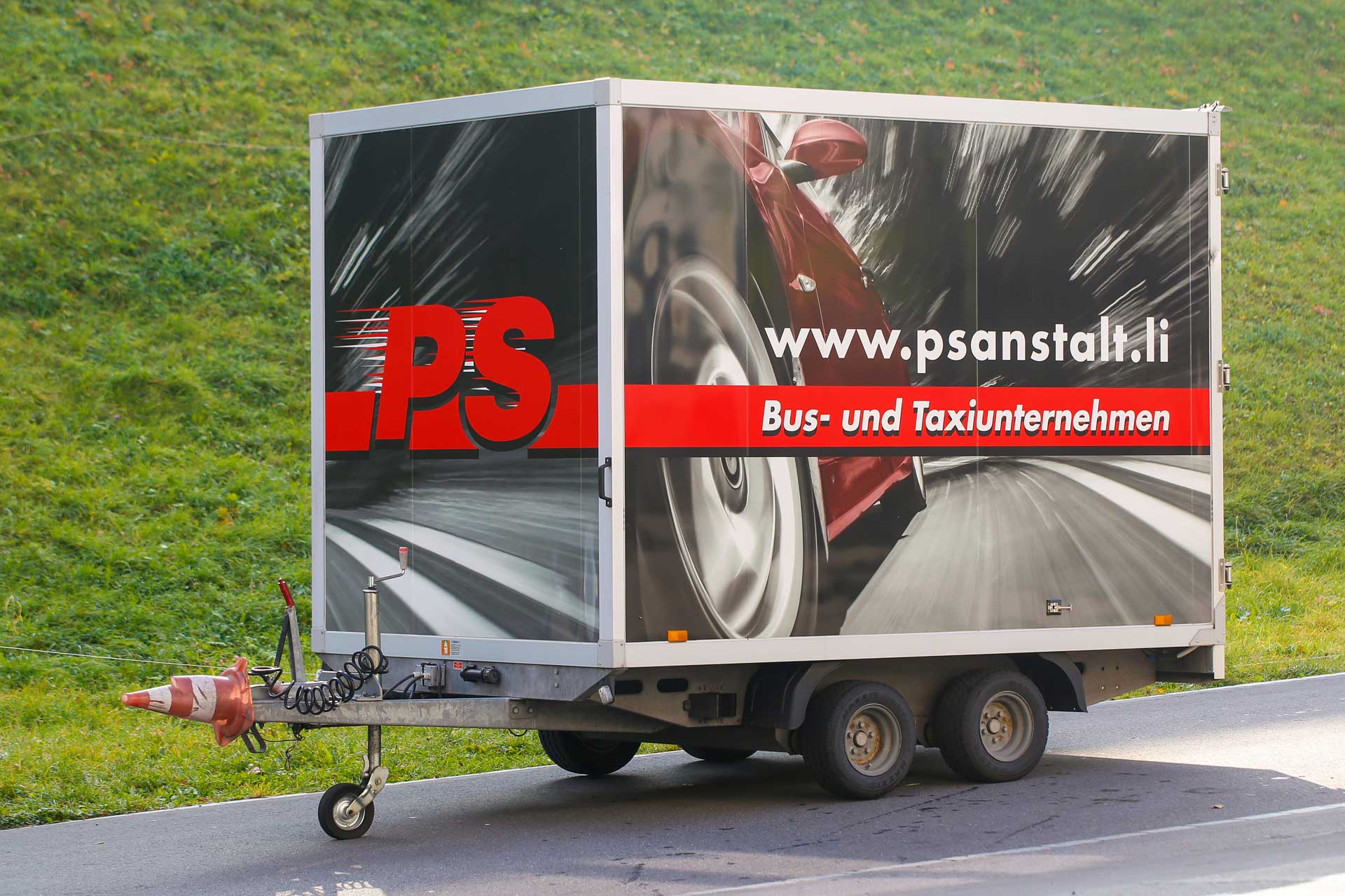 Anhänger gross - PS Busreisen Liechtenstein - Philipp Schädler Anstalt